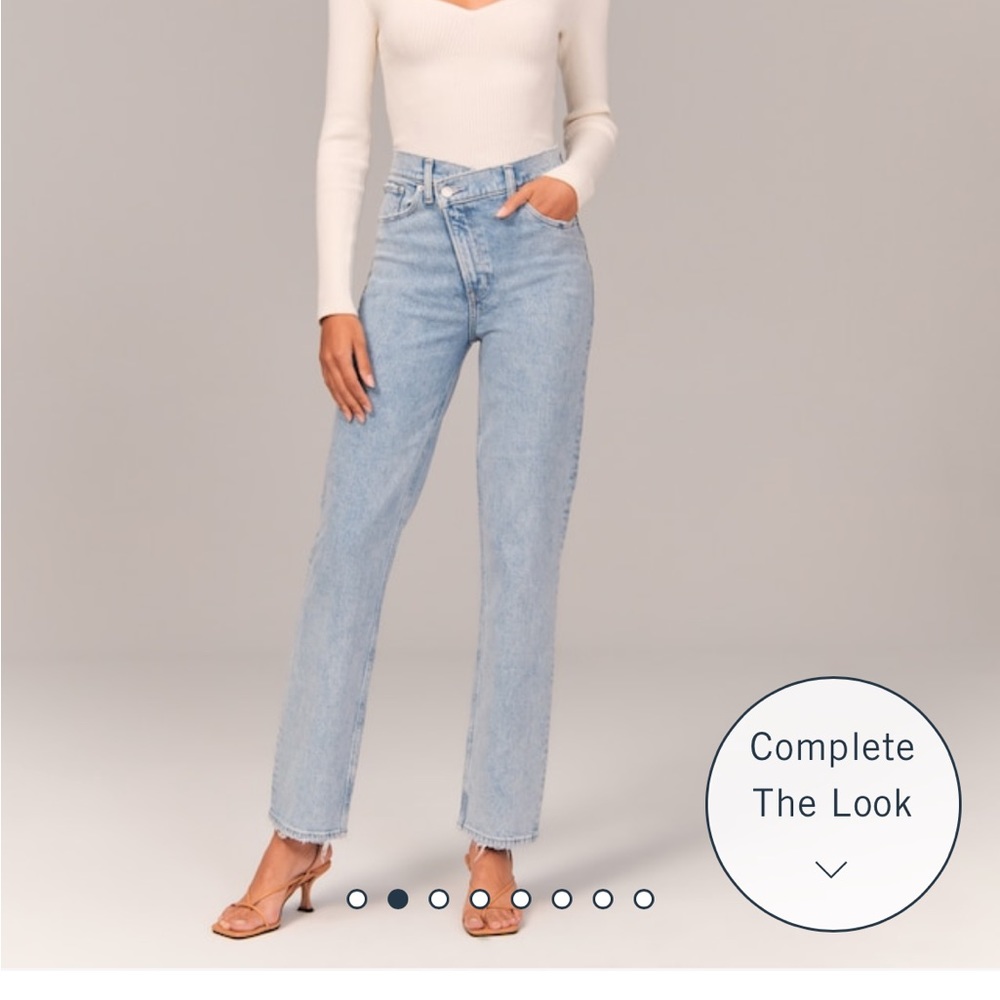 A&F Curve Love Ultra High Rise 90s Straight Jean Crossover Button